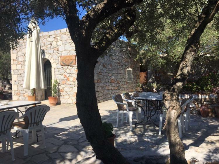 Charouda Stone Tower Apartment Pyrgos Dirou Ngoại thất bức ảnh
